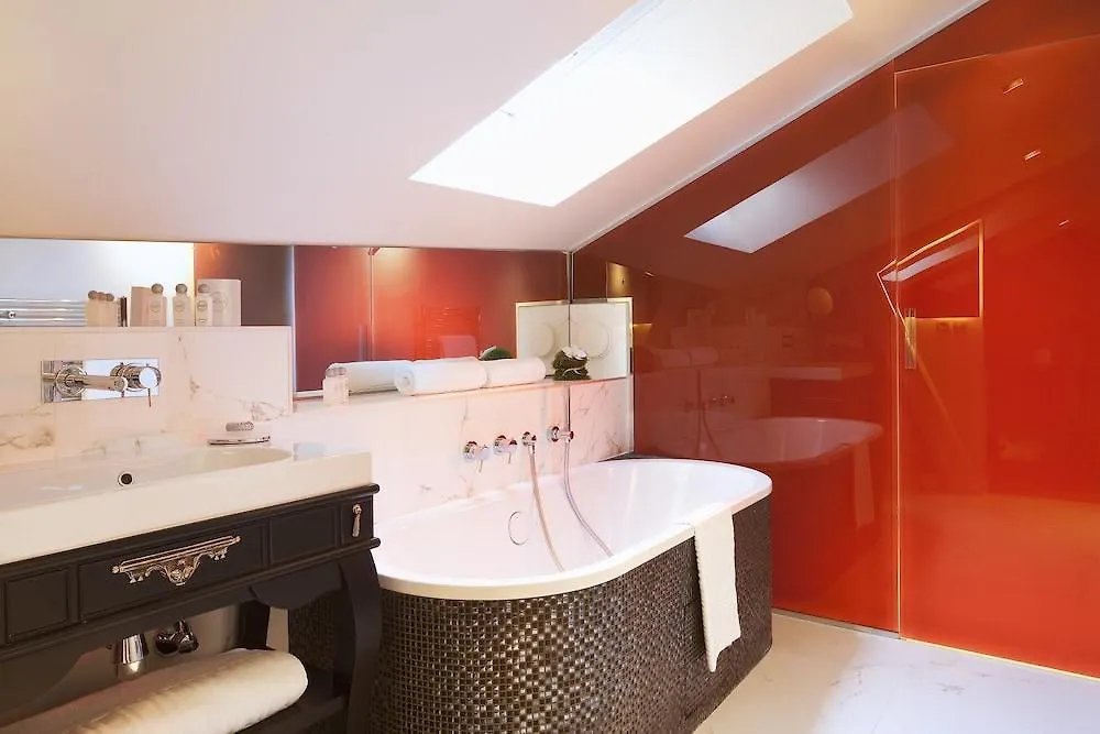 Hotel La Maison Favart 4*