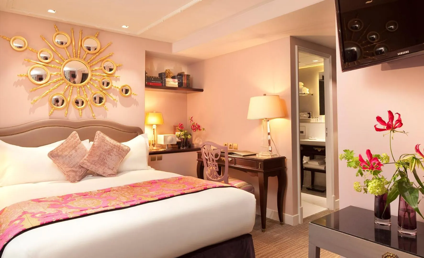 Hotel La Maison Favart 4*