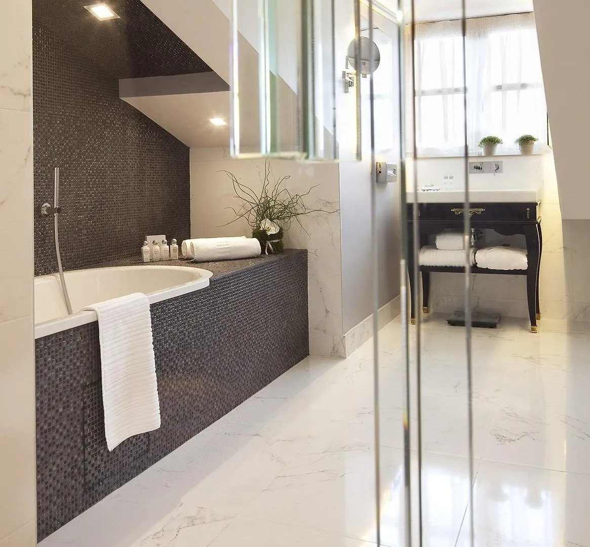 La Maison Favart 4*