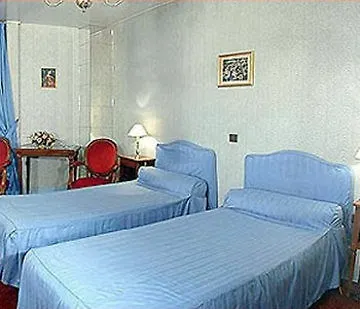מלון La Maison Favart 4*